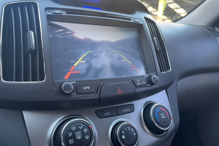 现代 悦动 2011款 1.6L 手动舒适型局部细节9001