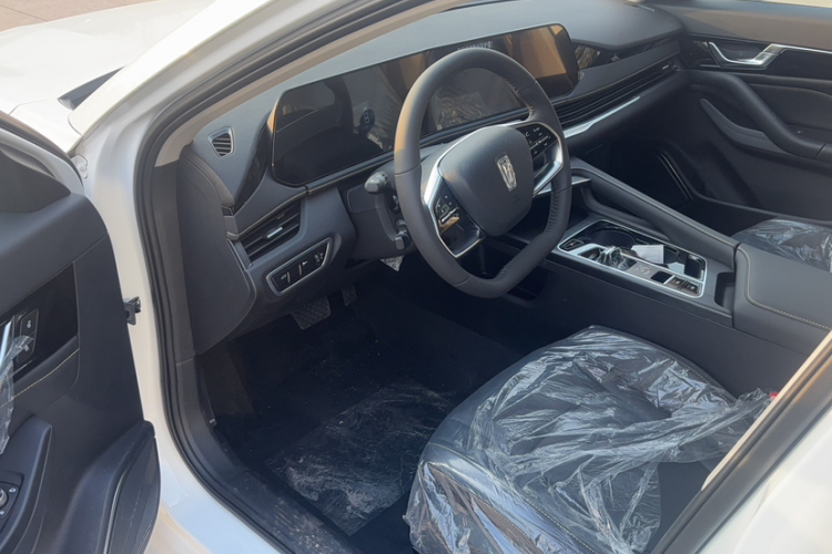 奔腾B70 2025款 龙耀版 1.5T 欢享型中控内饰7002