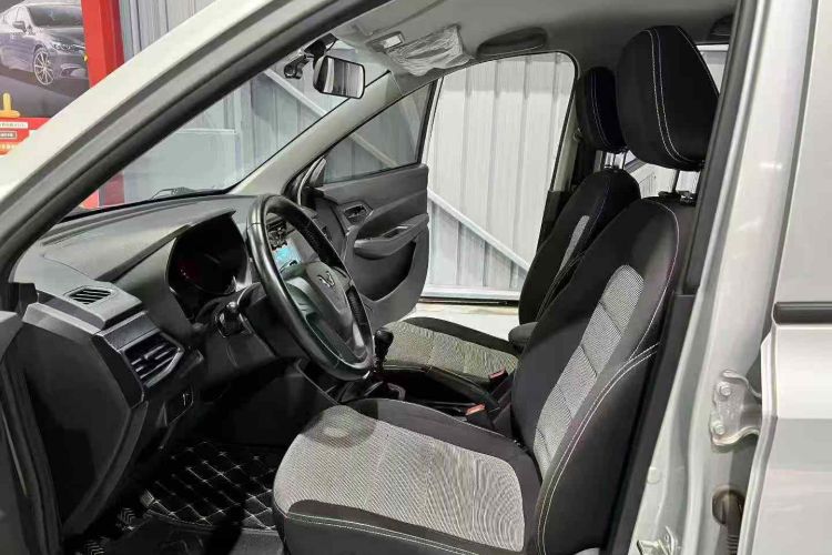 五菱汽车 五菱宏光 2019款 1.5L S基本型国VI LAR中控内饰7006