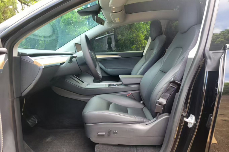 特斯拉 Model Y 2022款 后轮驱动版中控内饰7004