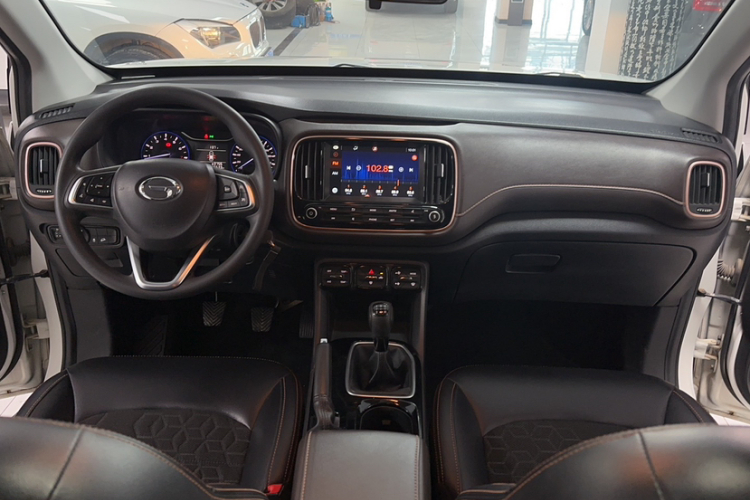 广汽传祺 传祺GS3 2017款 150N 手动精英版中控内饰7004