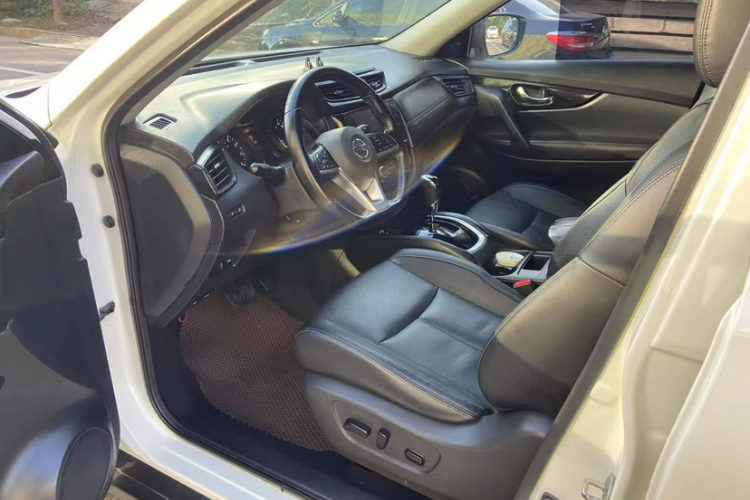 日产 奇骏 2021款 2.0L CVT 2WD XL ITS舒适纪念版中控内饰7006