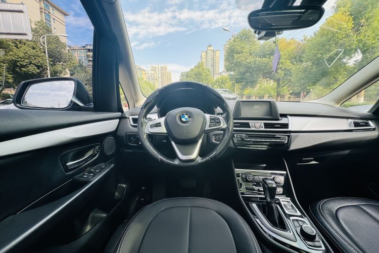 宝马2系多功能旅行车 2015款 218i 领先型局部细节13