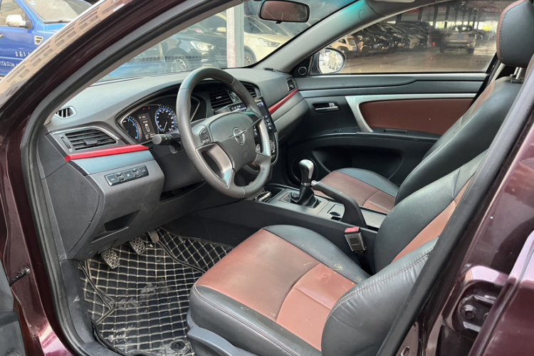 海马M6 2017款 1.6L 手动运动智能型中控内饰7007