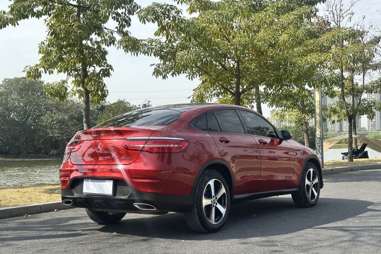 奔驰GLC轿跑 2017款 GLC 200 4MATIC 轿跑SUV车身外观6008