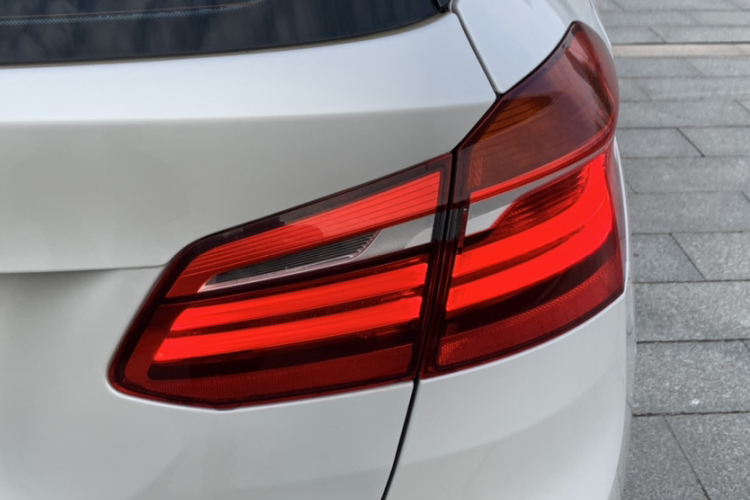 宝马2系旅行车 2016款 218i 运动设计套装车身外观6007