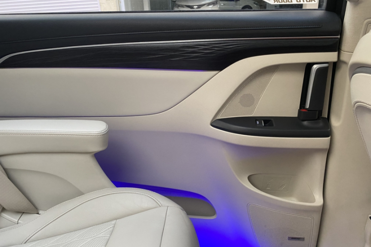 别克GL8 2020款 Avenir艾维亚 六座贤礼版中控内饰7007