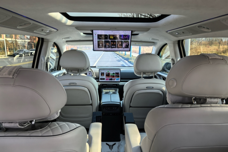 岚图汽车 岚图梦想家 2025款 PHEV 四驱旗舰乾崑版中控内饰7003