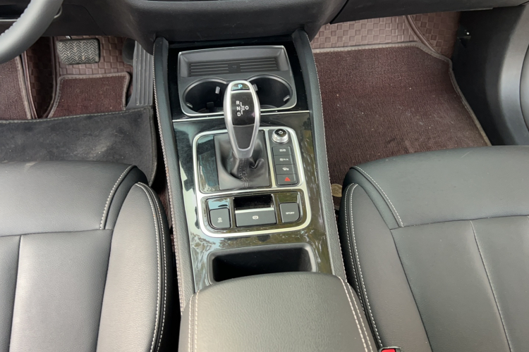 比亚迪 宋MAX 2021款 升级版 1.5T 自动豪华型 6座局部细节18