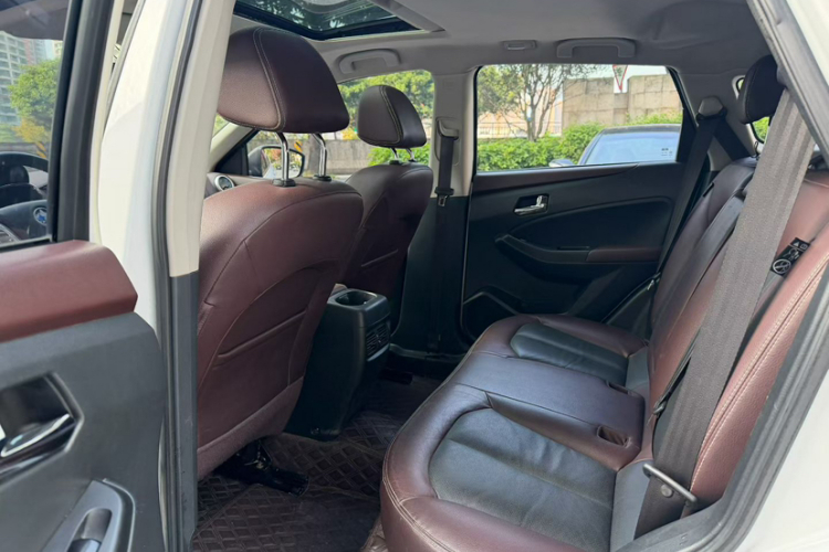 启辰T70X 2015款 2.0L CVT睿趣运动版中控内饰7005