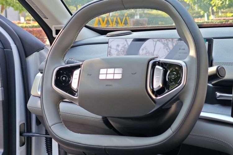 吉利银河 银河A7 2025款 EM-i 70km 启航版中控内饰7007