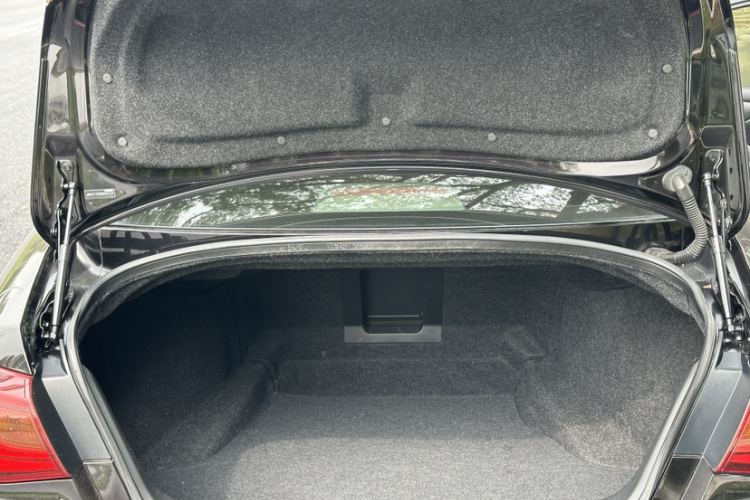 英菲尼迪Q70 2017款 Q70L 2.5L 精英版局部细节23