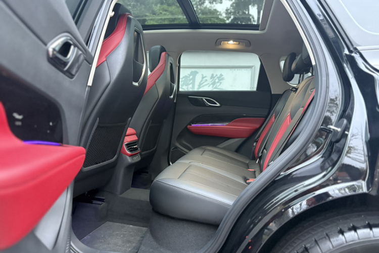 红旗HS3 2023款 1.5T 两驱善为版中控内饰7001