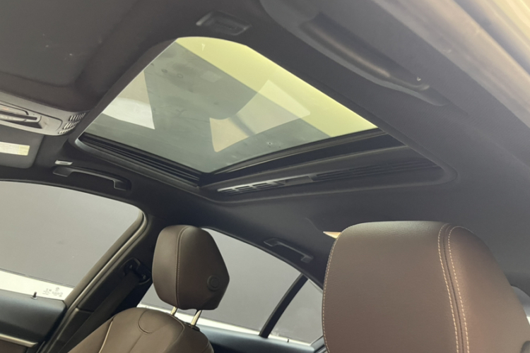 宝马3系 2019款 320i M运动曜夜版局部细节22