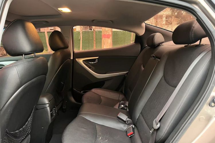 现代 朗动 2013款 1.6L 自动尊贵型车身外观6006