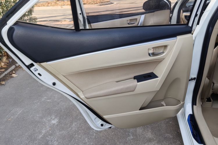 丰田 卡罗拉 2014款 1.6L 手动GL中控内饰7002