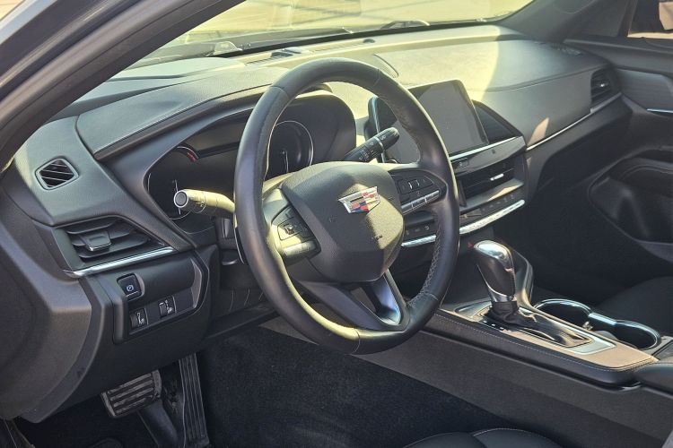 凯迪拉克CT4 2021款 28T 风尚型中控内饰7001