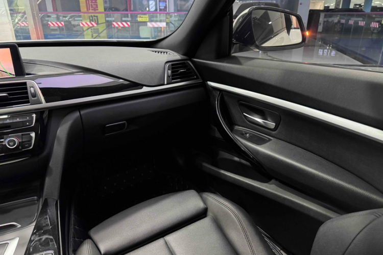 宝马3系GT 2020款 320i M运动套装中控内饰7006