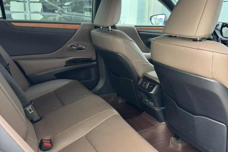 雷克萨斯ES 2022款 200 卓越版中控内饰7007