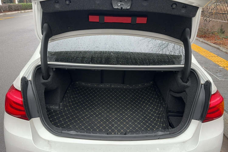 宝马3系 2018款 318Li局部细节23