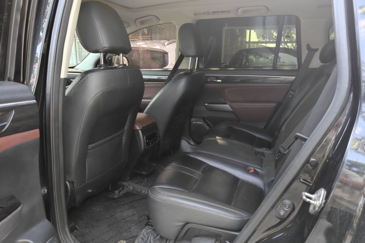 广汽传祺 传祺GS8 2017款 320T 两驱豪华智联版（七座）中控内饰7004