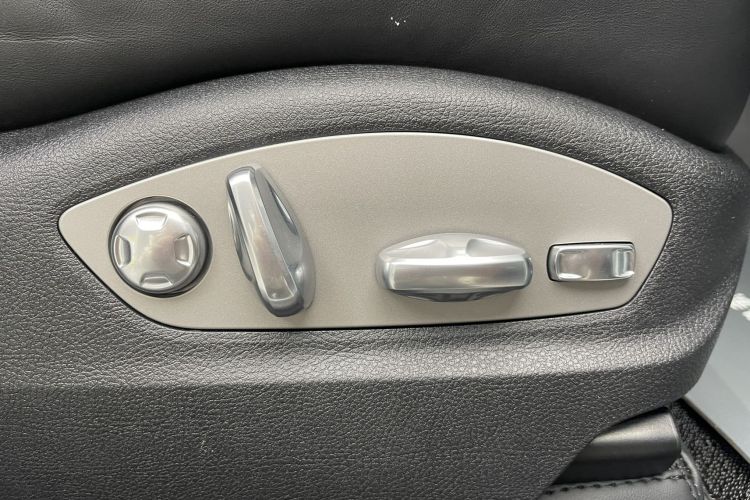 保时捷 2024款 Macan 2.0T中控内饰7001