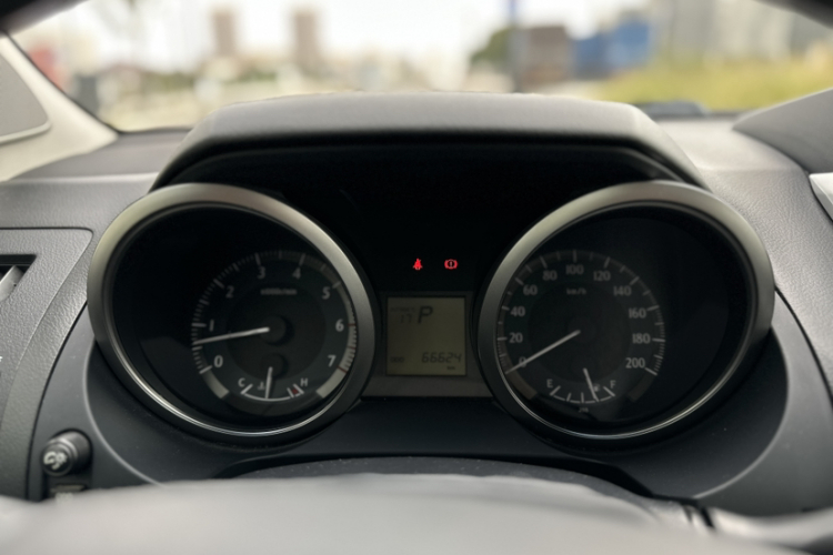 丰田 普拉多 2016款 2.7L 自动标准版中控内饰15