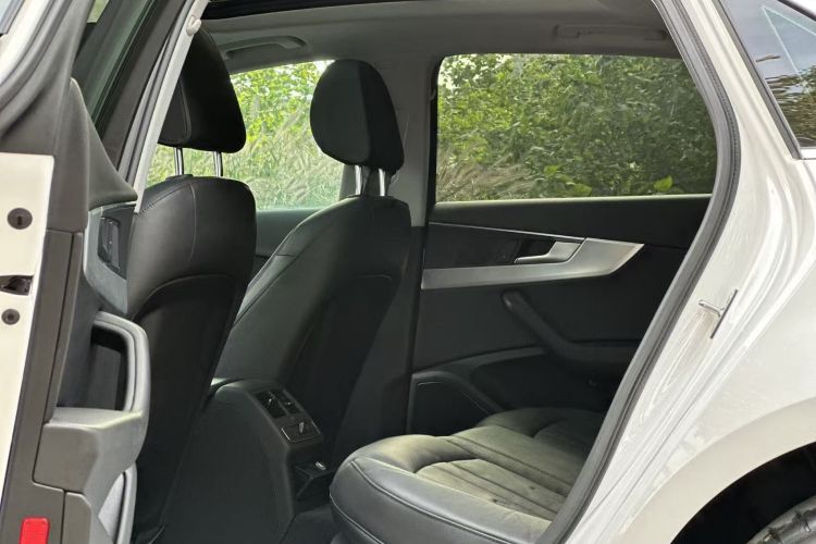 奥迪A4L 2018款 30周年年型 45 TFSI quattro 个性运动版中控内饰7006