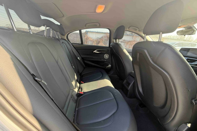 宝马1系 2022款 120i M运动版中控内饰7009