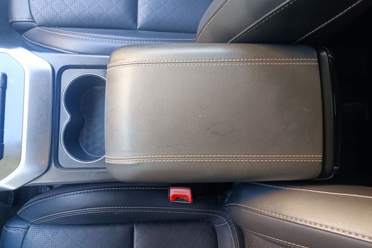 奇瑞 瑞虎8 2019款 1.5TCI 手动精英型局部细节9008