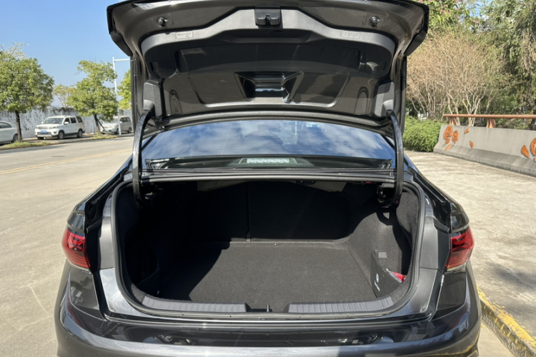 大众 速腾 2023款 300TSI DSG超越版局部细节23