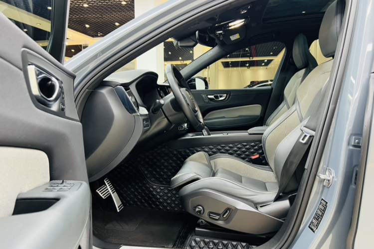 沃尔沃XC60新能源 2022款 T8 插电混动 四驱智远运动版中控内饰7005