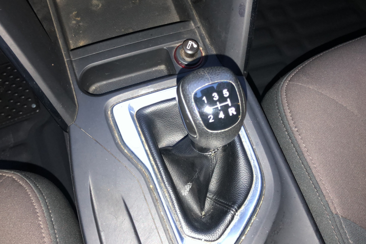 广汽传祺 传祺GS4 2015款 200T 手动舒适版局部细节18