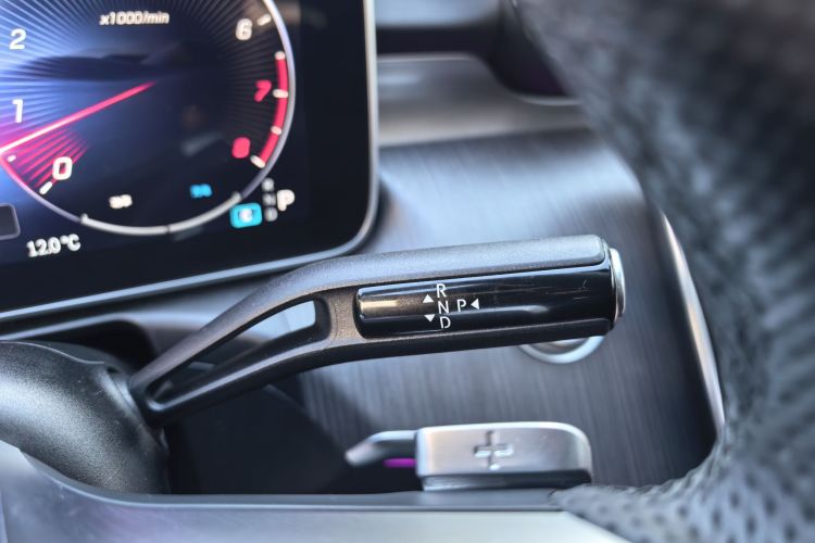 奔驰C级 2023款 改款 C 260 L 运动版中控内饰7012