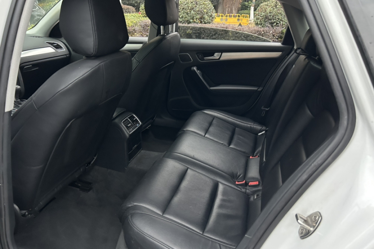 奥迪A4L 2015款 35 TFSI 自动标准型局部细节24