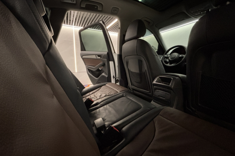 奥迪Q5 2017款 Plus 40 TFSI 进取型中控内饰7006