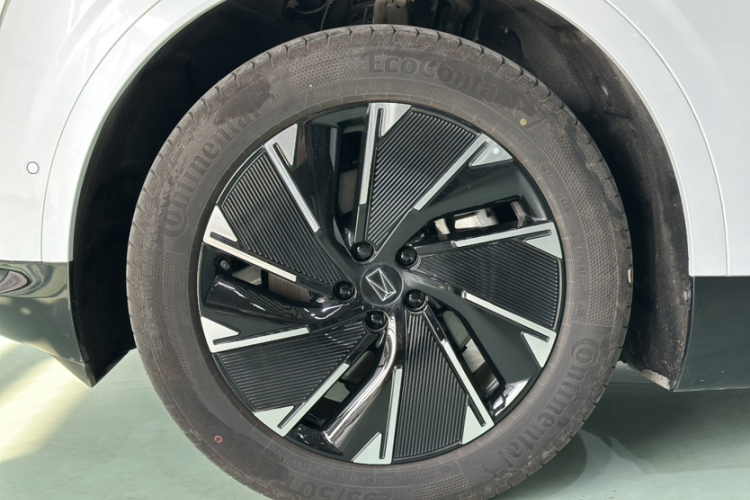 阿维塔07 2024款 Pro+纯电版车身外观6006