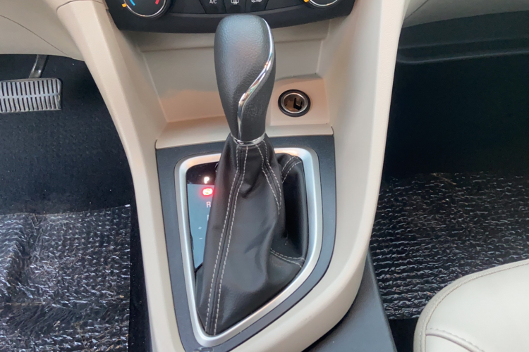 别克 英朗 2016款 15N 自动精英型局部细节18