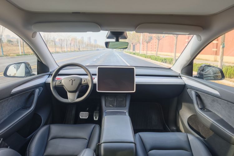 特斯拉 Model Y 2023款 后轮驱动版中控内饰7004