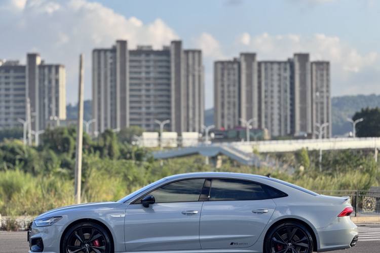 奥迪A7L 2024款 45 TFSI quattro RS 套件竞速版车身外观6006