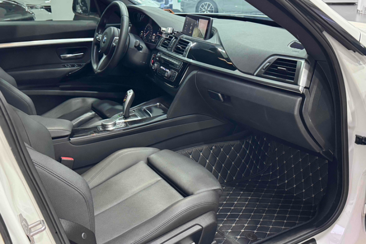 宝马3系GT 2020款 320i M运动套装中控内饰7009