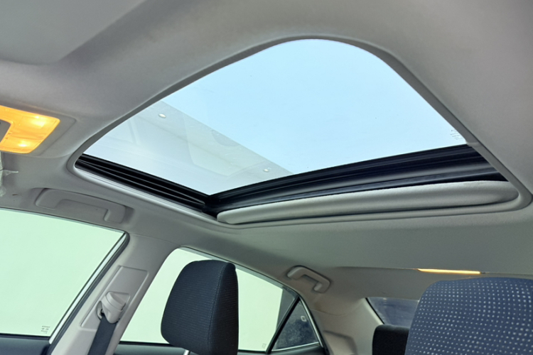 丰田 卡罗拉 2017款 改款 1.2T S-CVT GL-i局部细节9006