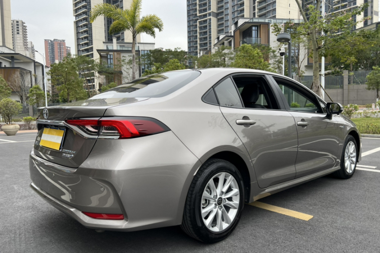 丰田 卡罗拉 2023款 1.8L 智能电混双擎 精英版车身外观6009
