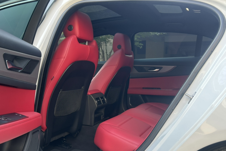 捷豹XEL 2022款 2.0T 250PS R-DYNAMIC S进取运动版中控内饰7007