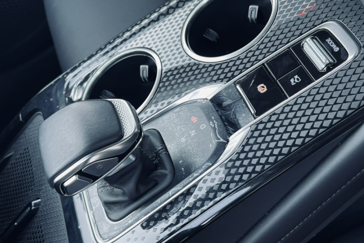 红旗HS3 PHEV 2025款 PHEV 117km 劲为PLUS版中控内饰7004