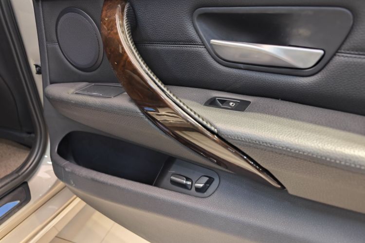 宝马3系 2014款 320Li 豪华设计套装局部细节9006