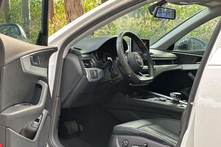 奥迪A4L 2018款 30周年年型 45 TFSI quattro 个性运动版局部细节19