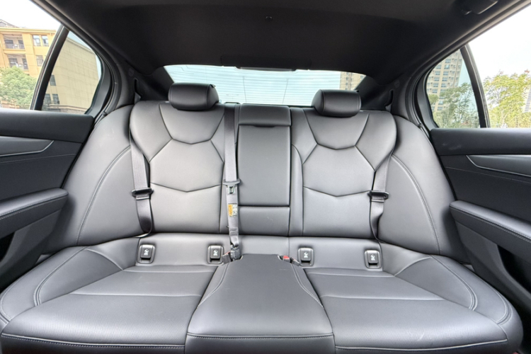 凯迪拉克CT5 2025款 28T 城市运动版中控内饰7001