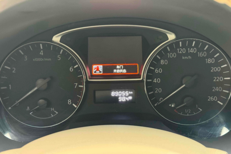 日产 天籁 2016款 改款 2.0L XL舒适版中控内饰15