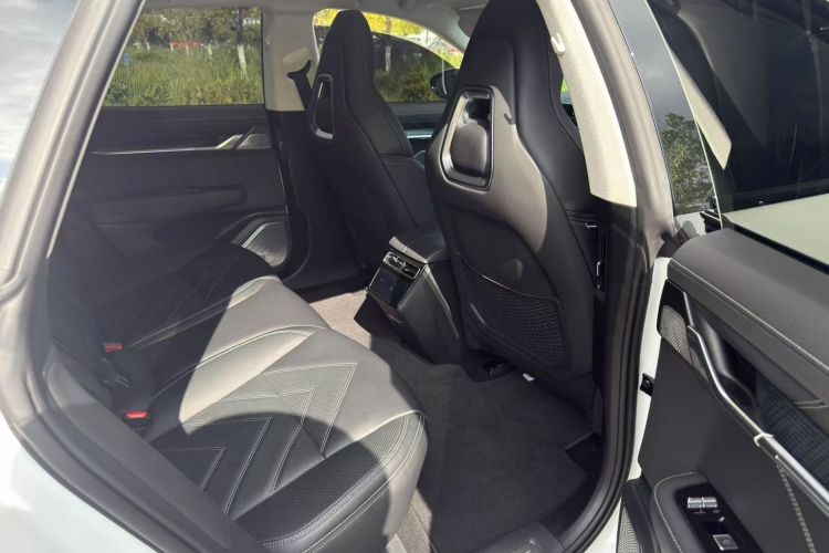 极氪001 2023款 WE版 100kWh中控内饰7014